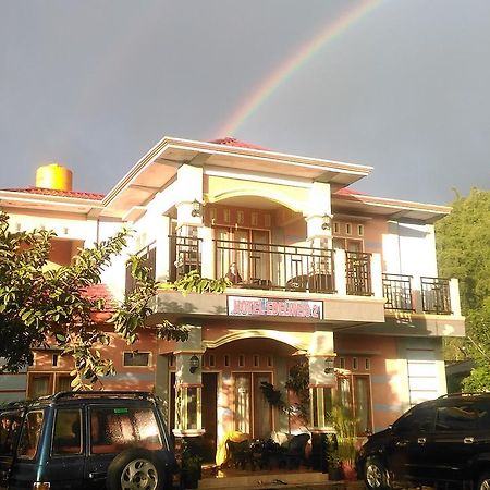Hotel Edelweis 2 Bajawa Esterno foto